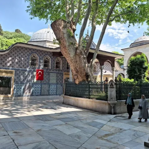 Eyup Sultan Mosque Walking Tour with Audio Guide