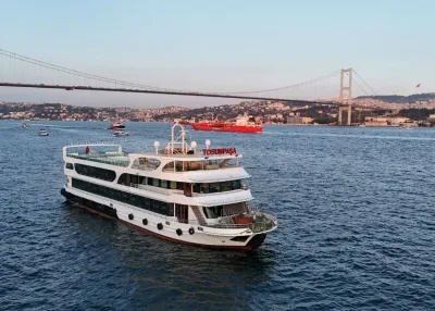Premium Bosphorus Dinner Cruise with Live Shows — photo 8