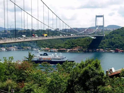Bosphorus Sightseeing Cruise Entry Ticket with Audio Guide — photo 7