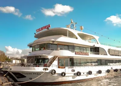 Premium Bosphorus Dinner Cruise with Live Shows — photo 6