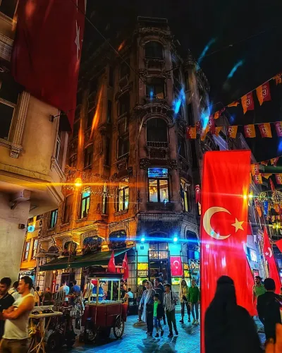 Taksim Square & Istiklal Street Walking Tour with Audio Guide — photo 6